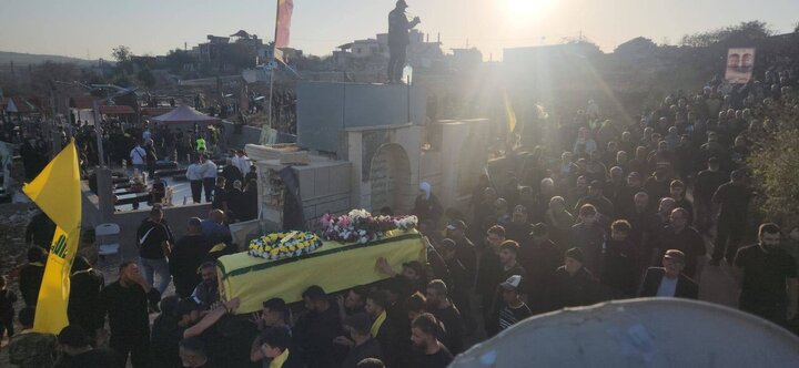 Informe fotográfico | Hezbolá celebra funeral multitudinario por el mártir Haitham al-Masri en Blida, Líbano del Sur