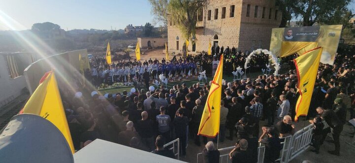 Informe fotográfico | Hezbolá celebra funeral multitudinario por el mártir Haitham al-Masri en Blida, Líbano del Sur