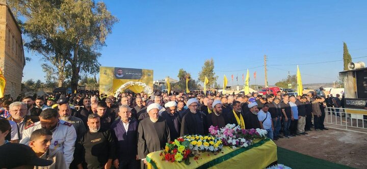 Informe fotográfico | Hezbolá celebra funeral multitudinario por el mártir Haitham al-Masri en Blida, Líbano del Sur