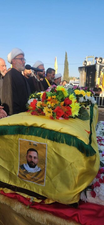 Informe fotográfico | Hezbolá celebra funeral multitudinario por el mártir Haitham al-Masri en Blida, Líbano del Sur
