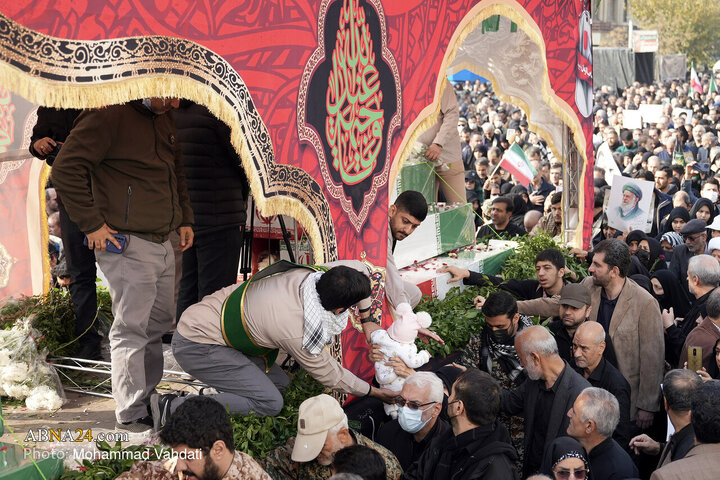 Foto / Tahran'da Mukaddes Savunma'nın 100 isimsiz şehidinin kutsal naaşlarının cenaze töreni