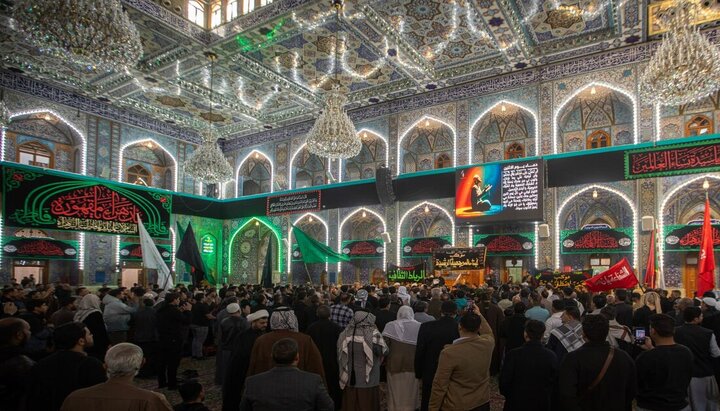 Informe fotográfico |  Millones de iraquíes marchan hacia el Santuario del Imam Husein (P) en memoria del martirio de Fátima az-Zahra (P)