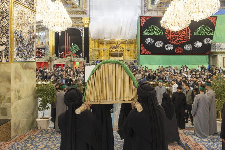 Informe fotográfico | Conmemoración del aniversario del martirio de la Excelencia Fátima al-Zahra (la paz sea con ella) por medio de procesiones de duelo en el Santuario de Hazrat Abbas (la paz sea con él)