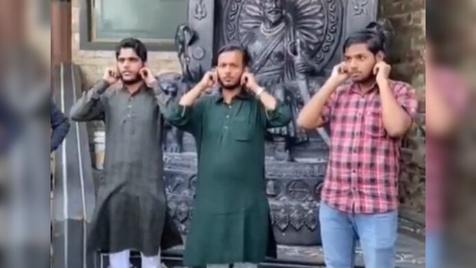 تحقیر سه دانشجوی هندی به‌جرم اقامه نماز در محوطه دانشگاه!