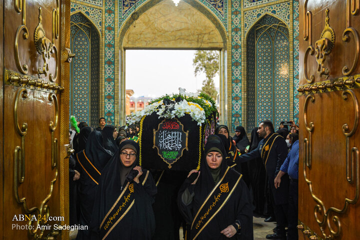 آیین لاله‌گردانی شام شهادت حضرت زهرا(س) در حرم شاهچراغ(ع)