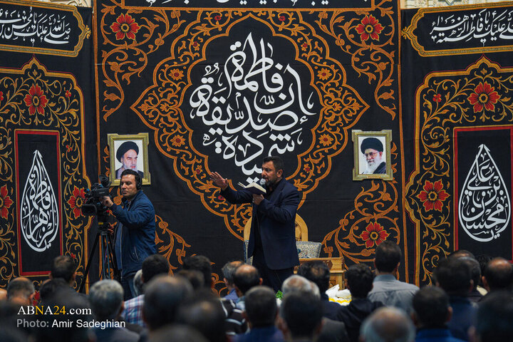 آیین لاله‌گردانی شام شهادت حضرت زهرا(س) در حرم شاهچراغ(ع)