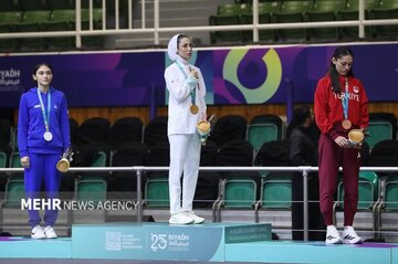 “Dirweşandina Xanimên Îranî li Lîstikên Welatên Îslamî”