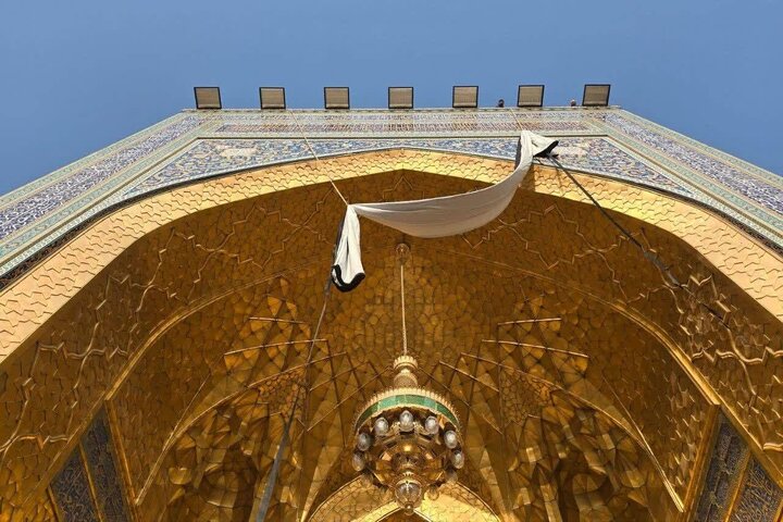 تقرير مصور/ مظاهر الحزن في حرم الإمام الرضا (ع) بمناسبة شهادة السيدة "فاطمة الزهراء"(ع)