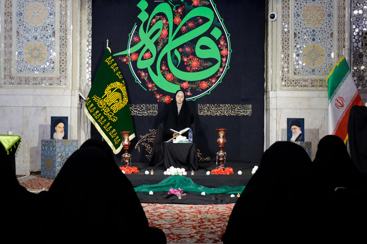 تقرير مصور/ أسمية شعرية فاطمية في حرم الإمام الرضا (ع) للسيدات الناطقات بالعربية