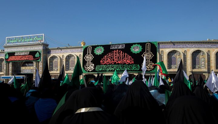 تقرير مصور/ توافد مواكب العزاء الى مرقد الإمام الحسين (ع) لإحياء ذكرى استشهاد السيدة فاطمة الزهراء (ع)