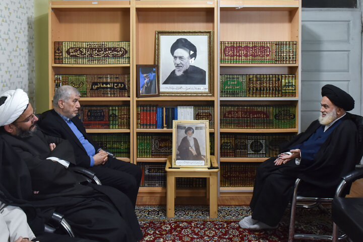 Photos: Organizers of Ayatollah Milani Commemoration Congress meet Ayatollah Hosseini Amoli