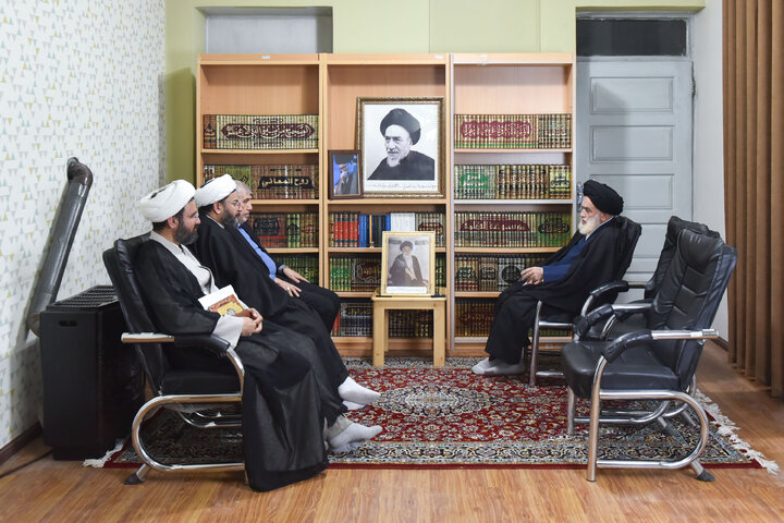 Photos: Organizers of Ayatollah Milani Commemoration Congress meet Ayatollah Hosseini Amoli