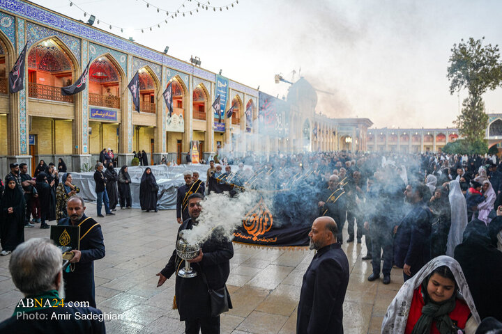Informe fotográfico |Ceremonia de la procesión de laleh en el Santuario de Shah Cheragh en la víspera del martirio de la Excelencia Fátima al-Zahra (la paz sea con ella)