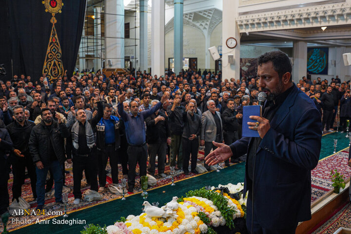 Informe fotográfico |Ceremonia de la procesión de laleh en el Santuario de Shah Cheragh en la víspera del martirio de la Excelencia Fátima al-Zahra (la paz sea con ella)