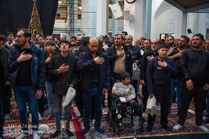 Informe fotográfico |Ceremonia de la procesión de laleh en el Santuario de Shah Cheragh en la víspera del martirio de la Excelencia Fátima al-Zahra (la paz sea con ella)