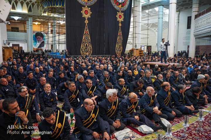 Informe fotográfico |Ceremonia de la procesión de laleh en el Santuario de Shah Cheragh en la víspera del martirio de la Excelencia Fátima al-Zahra (la paz sea con ella)