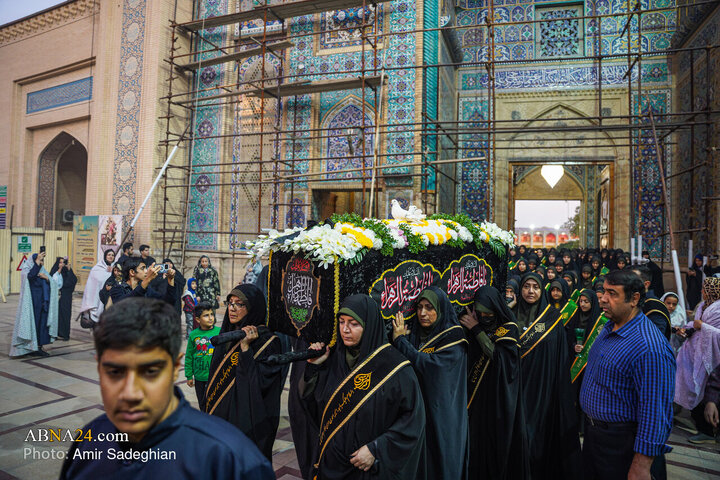Informe fotográfico |Ceremonia de la procesión de laleh en el Santuario de Shah Cheragh en la víspera del martirio de la Excelencia Fátima al-Zahra (la paz sea con ella)
