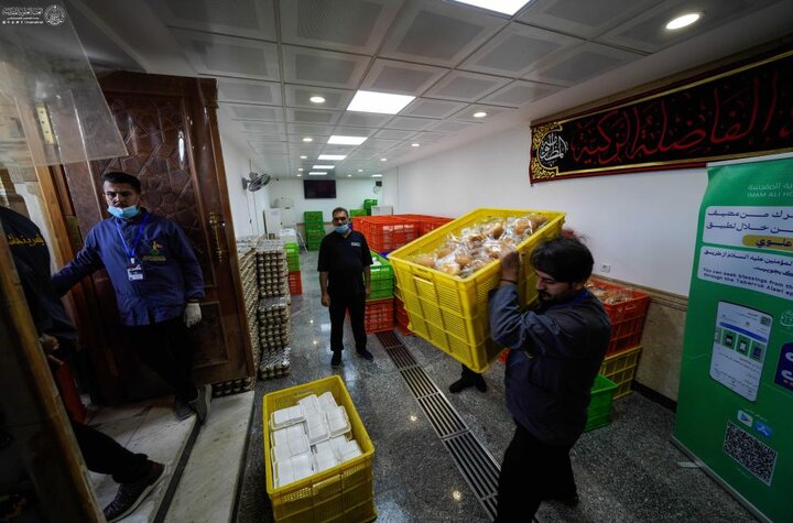 تقرير مصور/ تقديم 30 ألف وجبة طعام لزائري مرقد أمير المؤمنين (ع) في ذكرى شهادة الزهراء (ع)