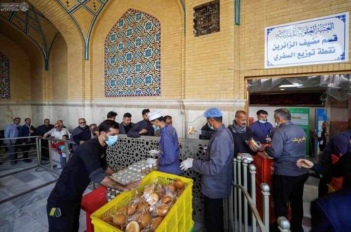 تقرير مصور/ تقديم 30 ألف وجبة طعام لزائري مرقد أمير المؤمنين (ع) في ذكرى شهادة الزهراء (ع)
