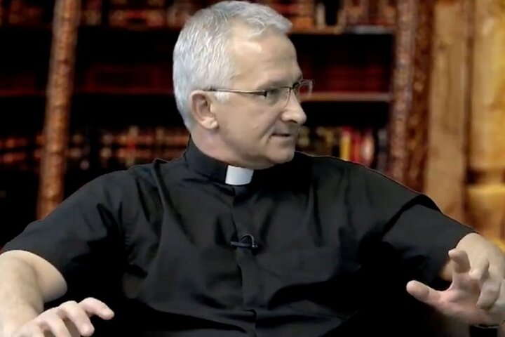 ویدیو  | پروفسور کلوهسی، کشیش مسیحی: امیدوارم شفاعت حضرت زهرا(س) شاملم شود