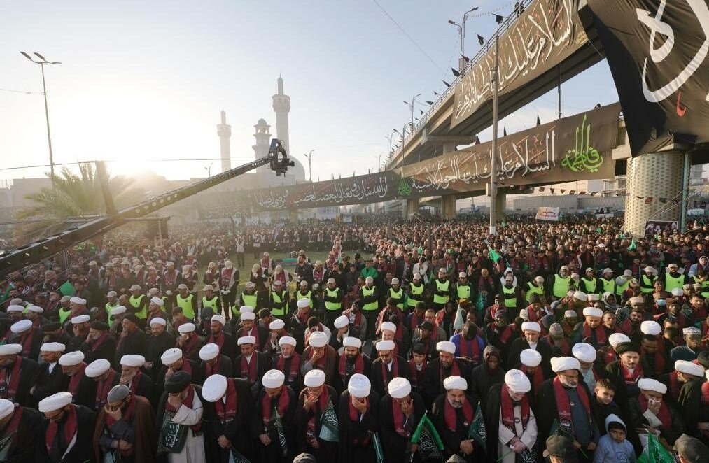 تشییع نمادین پیکر حضرت فاطمه‌(س) در نجف اشرف + عکس