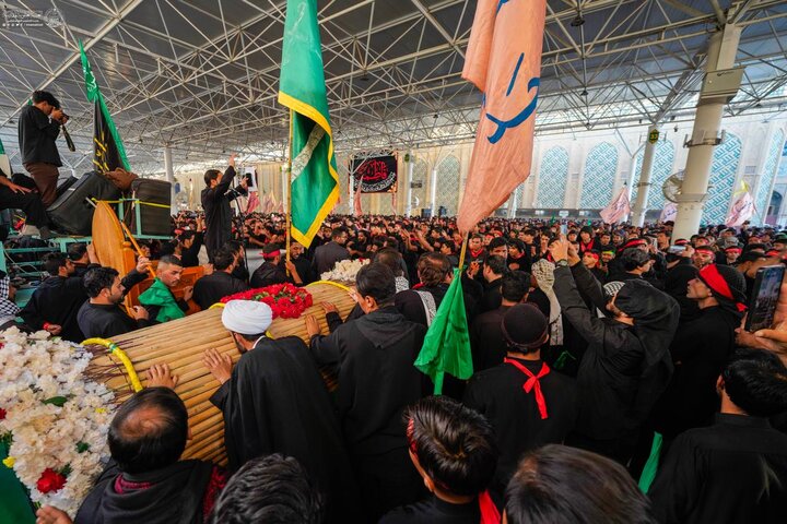 تقرير مصور/ مشاركة واسعة بإحياء ذكرى استشهاد السيدة فاطمة الزهراء (ع) في حرم أمير المؤمنين (ع)