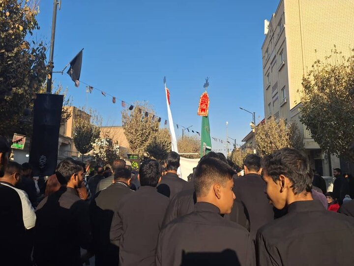 تقرير مصور/ طلاب الحوزة الهنود انطلقوا بمسيرة لإحياء ذكرى استشهاد السيدة فاطمة الزهراء (ع) في قم