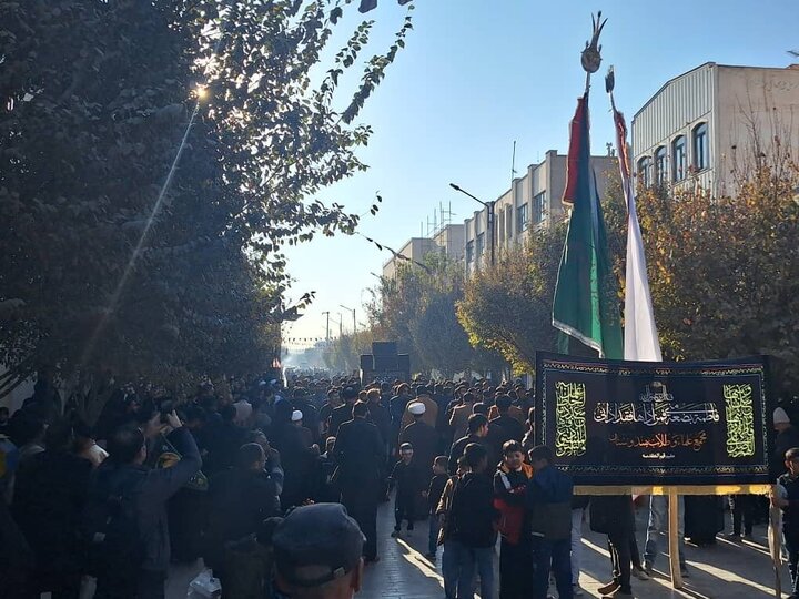 تقرير مصور/ طلاب الحوزة الهنود انطلقوا بمسيرة لإحياء ذكرى استشهاد السيدة فاطمة الزهراء (ع) في قم