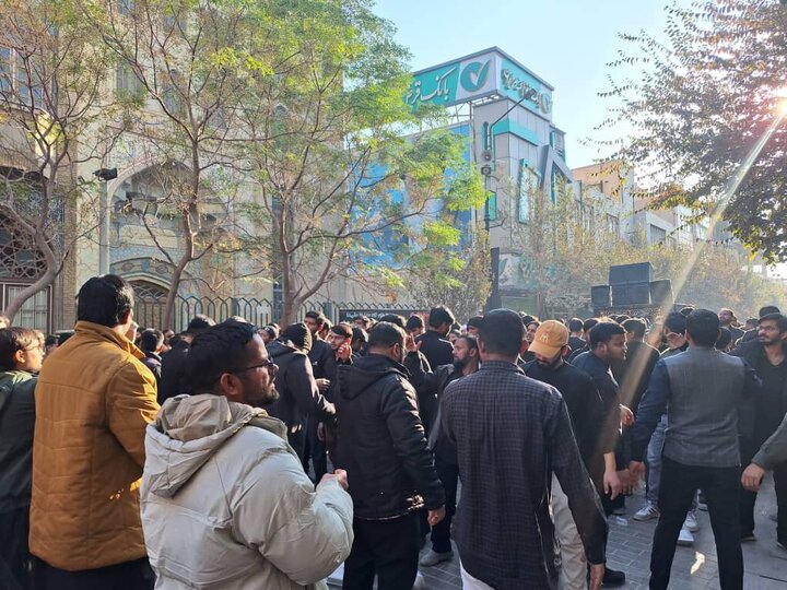 تقرير مصور/ طلاب الحوزة الهنود انطلقوا بمسيرة لإحياء ذكرى استشهاد السيدة فاطمة الزهراء (ع) في قم