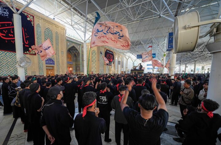 تقرير مصور/ حرم أمير المؤمنين (ع) في النجف الأشرف يشهد أكثر من 200 موكب معز بذكرى شهادة السيدة الزهراء(ع)
