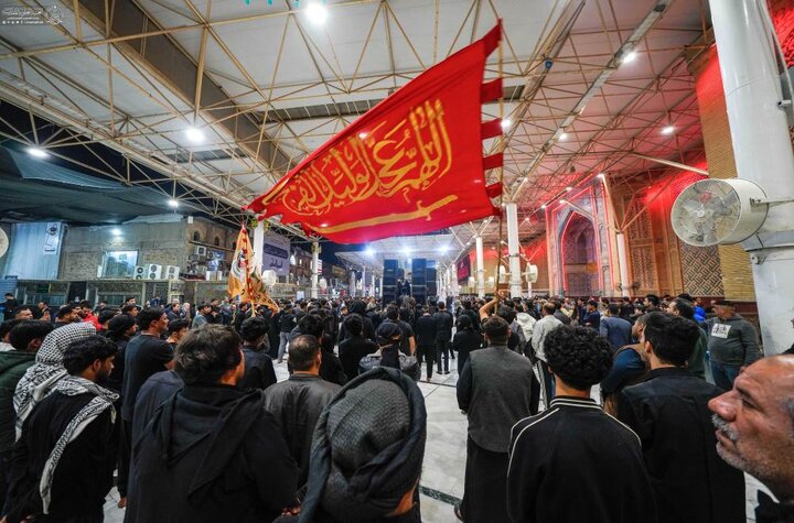تقرير مصور/ حرم أمير المؤمنين (ع) في النجف الأشرف يشهد أكثر من 200 موكب معز بذكرى شهادة السيدة الزهراء(ع)