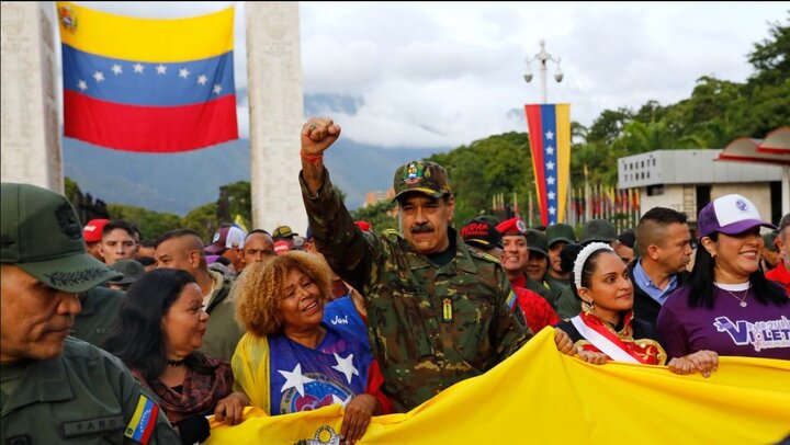 Venezolanos marchan masivamente en Caracas contra la agresión de EE.UU. y en defensa de Maduro y la soberanía