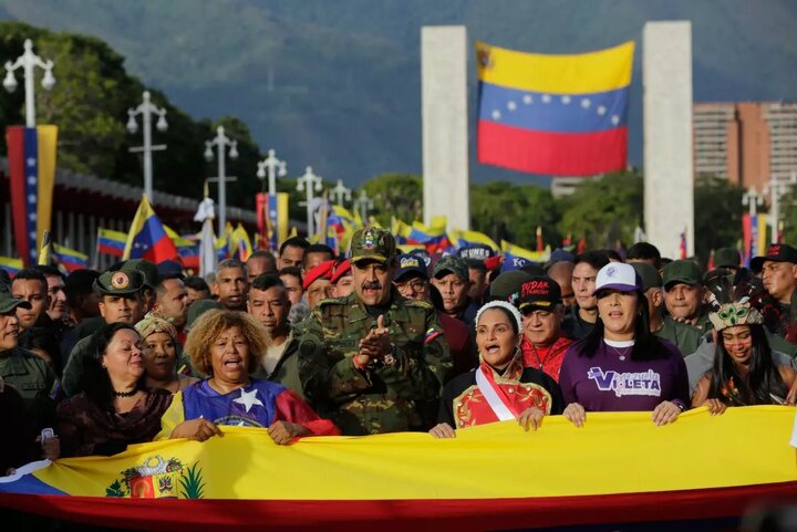 Venezolanos marchan masivamente en Caracas contra la agresión de EE.UU. y en defensa de Maduro y la soberanía