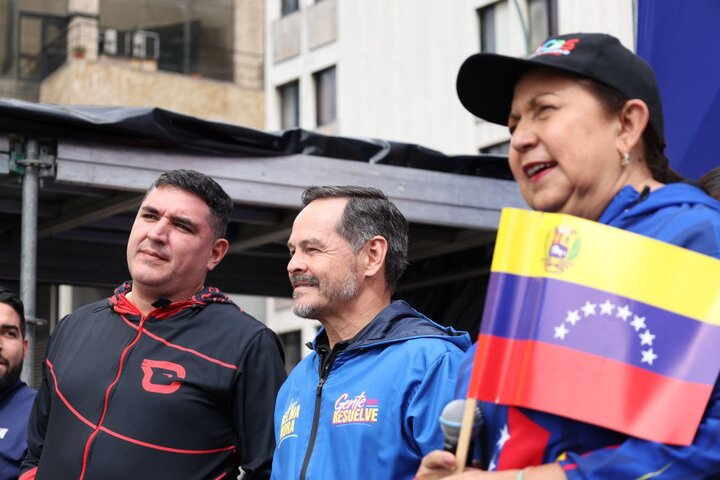 Venezolanos marchan masivamente en Caracas contra la agresión de EE.UU. y en defensa de Maduro y la soberanía