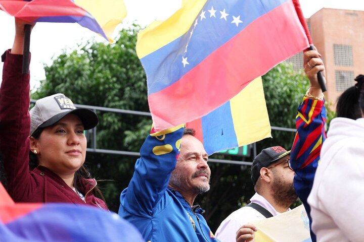 Venezolanos marchan masivamente en Caracas contra la agresión de EE.UU. y en defensa de Maduro y la soberanía