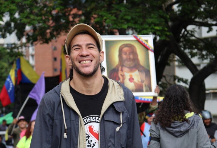 Venezolanos marchan masivamente en Caracas contra la agresión de EE.UU. y en defensa de Maduro y la soberanía