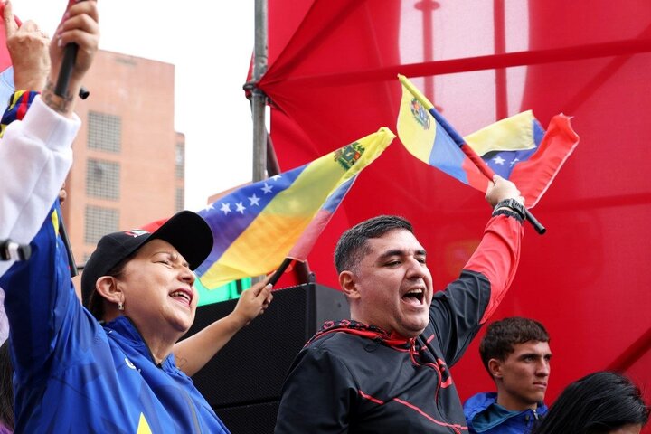 Venezolanos marchan masivamente en Caracas contra la agresión de EE.UU. y en defensa de Maduro y la soberanía