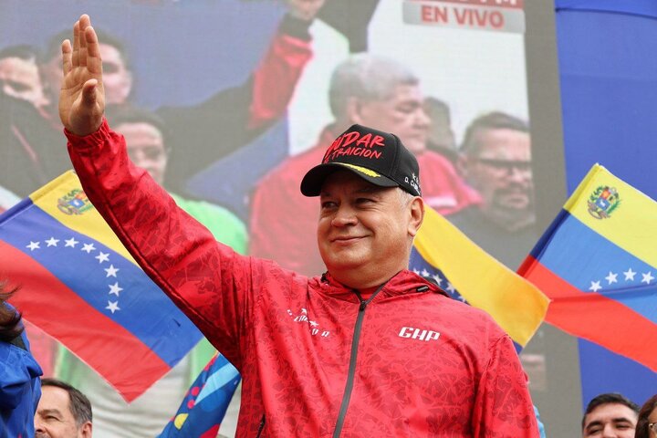 Venezolanos marchan masivamente en Caracas contra la agresión de EE.UU. y en defensa de Maduro y la soberanía