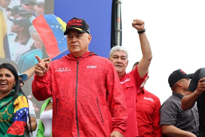 Venezolanos marchan masivamente en Caracas contra la agresión de EE.UU. y en defensa de Maduro y la soberanía