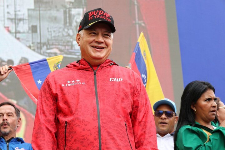 Venezolanos marchan masivamente en Caracas contra la agresión de EE.UU. y en defensa de Maduro y la soberanía