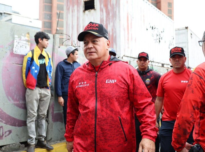 Venezolanos marchan masivamente en Caracas contra la agresión de EE.UU. y en defensa de Maduro y la soberanía