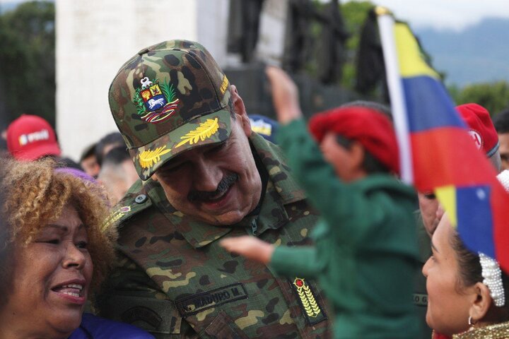 Venezolanos marchan masivamente en Caracas contra la agresión de EE.UU. y en defensa de Maduro y la soberanía
