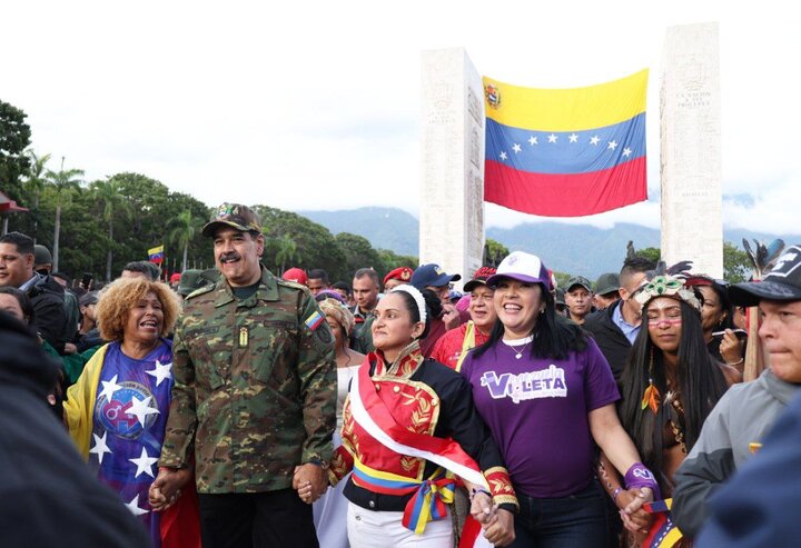 Venezolanos marchan masivamente en Caracas contra la agresión de EE.UU. y en defensa de Maduro y la soberanía