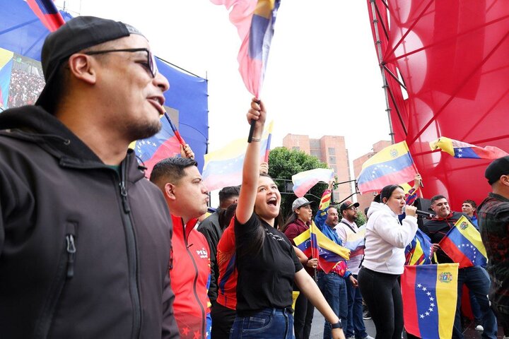 Venezolanos marchan masivamente en Caracas contra la agresión de EE.UU. y en defensa de Maduro y la soberanía