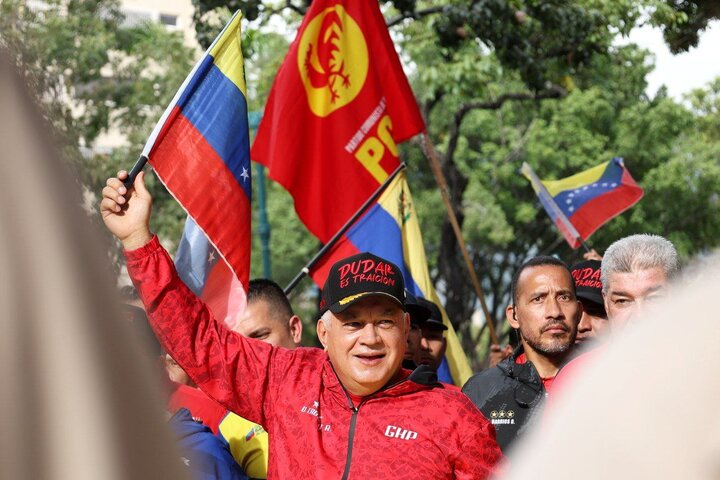Venezolanos marchan masivamente en Caracas contra la agresión de EE.UU. y en defensa de Maduro y la soberanía