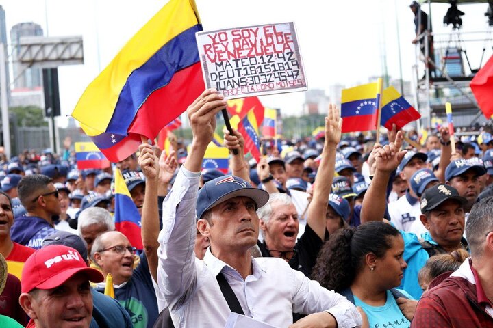 Venezolanos marchan masivamente en Caracas contra la agresión de EE.UU. y en defensa de Maduro y la soberanía