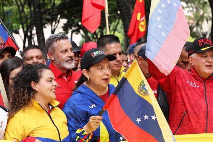 Venezolanos marchan masivamente en Caracas contra la agresión de EE.UU. y en defensa de Maduro y la soberanía