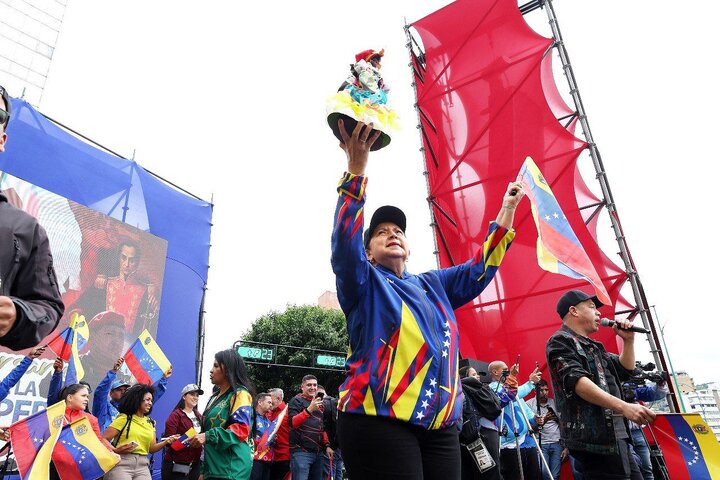 Venezolanos marchan masivamente en Caracas contra la agresión de EE.UU. y en defensa de Maduro y la soberanía