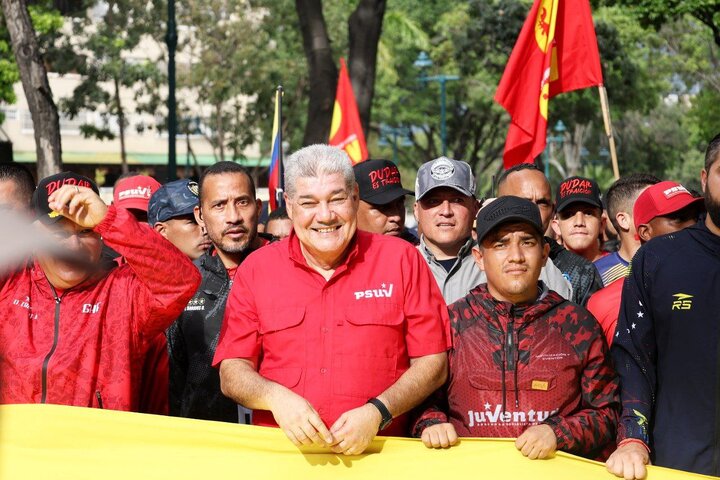 Venezolanos marchan masivamente en Caracas contra la agresión de EE.UU. y en defensa de Maduro y la soberanía