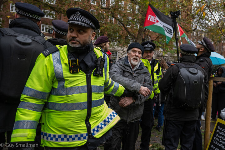 تصاویر | فلسطین کے حامی مظاہرین پر برطانوی پولیس کا دھاوا؛ درجنوں افراد گرفتار